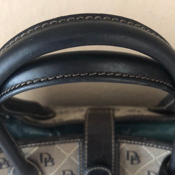 Authentic Dooney & Bourke purse. - Picture 4 of 8